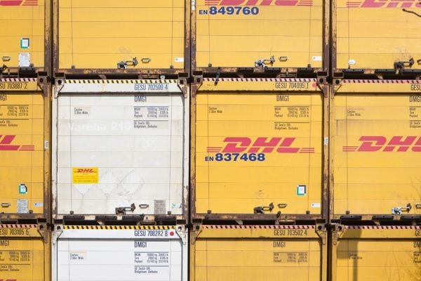 Vervelen Massage flexibel DHL vs PostNL: wat zijn de verschillen? | ParcelParcel.com