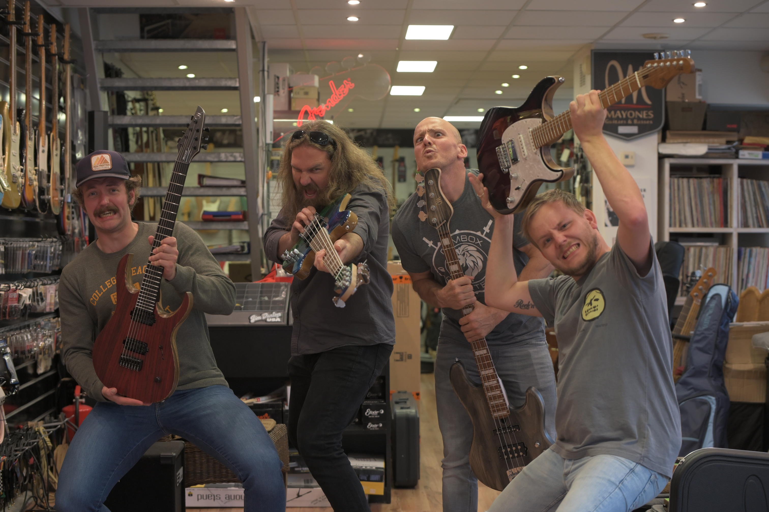 zjon guitarstore workers